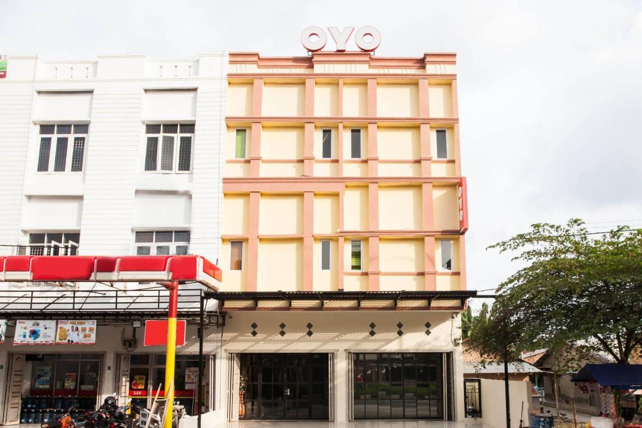 Oyo 2361 Hotel Winston Glugur Exterior photo